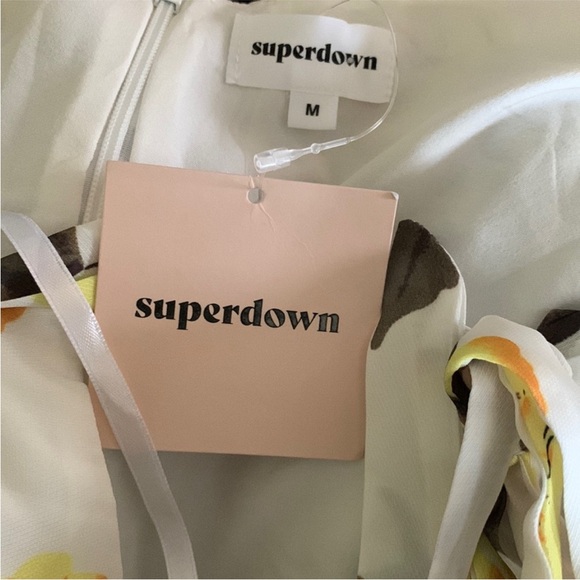 📌 NWT Sold Out Superdown  Simone Tie Back Dress - Picture 2 of 5
